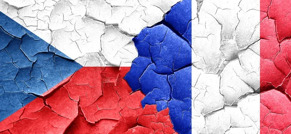 Flaga Czechosłowacji z flagą Francji na grunge popękane ściany — Zdjęcie stockowe