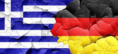 Yunanistan bayrağı bir grunge Almanya bayrağı ile duvar kırık