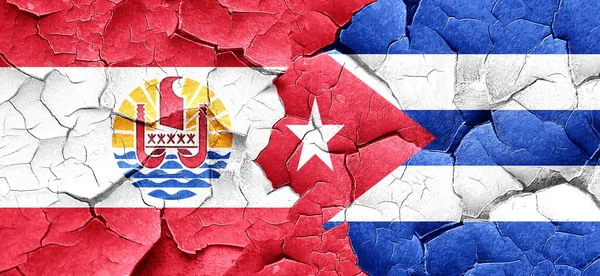 フランス領ポリネシアの旗グランジのキューバ国旗ひびの入った壁 — ストック写真