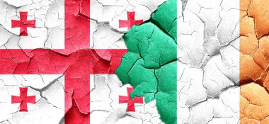 Georgia bayrak bir grunge İrlanda bayrağı ile duvar kırık