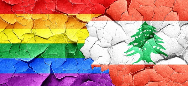 Eşcinsel gurur bayrak bir grunge Lübnan bayrağı ile duvar kırık — Stok fotoğraf