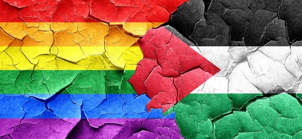 Gay Pride Flagge mit palästinensischer Flagge auf einer Grunge-Risswand — Stockfoto