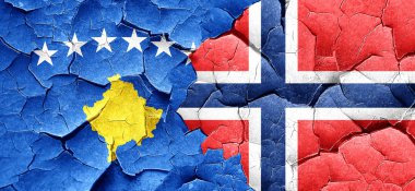 Kosova bayrağı bir grunge Norveç bayrağı ile duvar kırık