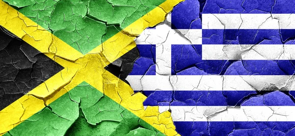 Τζαμάικα σημαία με τη σημαία της Ελλάδας σε μια grunge ραγισμένα τοίχο — Φωτογραφία Αρχείου