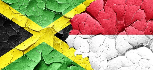 Jamaica vlajka s Indonésie vlajku grunge popraskané zdi — Stock fotografie