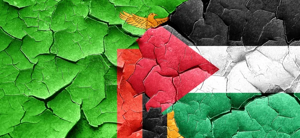 Vlajka Zambie s Palestině vlajku grunge popraskané zdi — Stock fotografie