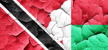 Trinidad ve tobago bayrak bir grunge cracke Madagaskar bayrağı ile
