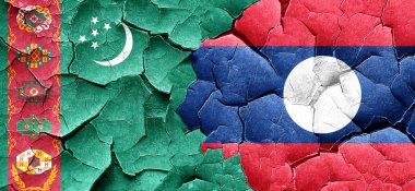 Türkmenistan bayrağı bir grunge Laos bayrağı ile duvar kırık