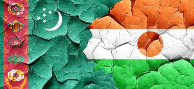 Türkmenistan bayrağı bir grunge Nijer bayrağı ile duvar kırık