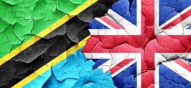 Tanzanya bayrağı bir grunge Büyük Britanya bayrağı ile duvar kırık
