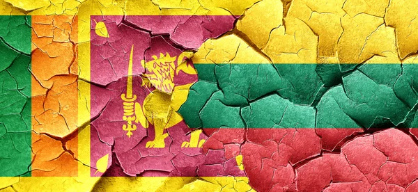 Bandera de Sri Lanka con bandera de Lituania en una pared agrietada grunge —  Fotos de Stock