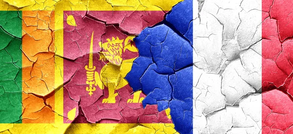 Bandera de Sri Lanka con bandera de Francia en una pared agrietada grunge —  Fotos de Stock