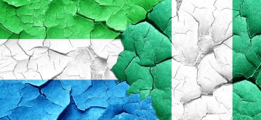 Sierra Leone bayrak bir grunge Nijerya bayrağı ile duvar kırık