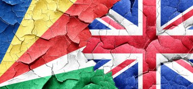 Seyşel Adaları bayrağı bir grunge Büyük Britanya bayrağı ile duvar kırık