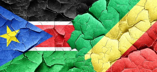 Jižní Súdán vlajky s Kongo vlajku grunge popraskané zdi — Stock fotografie