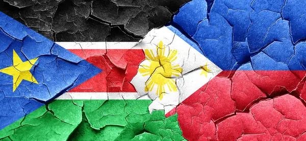 Jižní Súdán vlajky s Filipíny vlajku grunge popraskané zdi — Stock fotografie