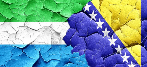 Sierra-Leon-Fahne mit Bosnien-Herzegowina-Fahne auf Grunge-T — Stockfoto