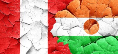 Peru bayrağı bir grunge Nijer bayrağı ile duvar kırık