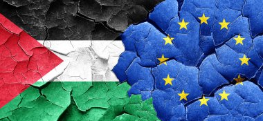 Filistin bayrağı bir grunge Avrupa Birliği bayrağı ile duvar kırık