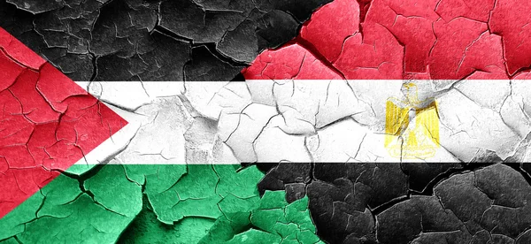 Palestina vlajky s příznakem egypt na grunge popraskané zdi — Stock fotografie