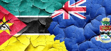 Mozambik bayrak bir grunge Cayman Adaları bayrağı ile wal kırık