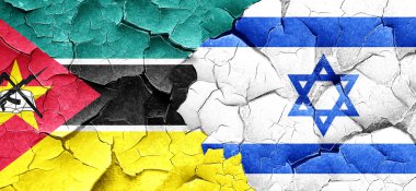 Mozambik bayrak bir grunge İsrail bayrağı ile duvar kırık