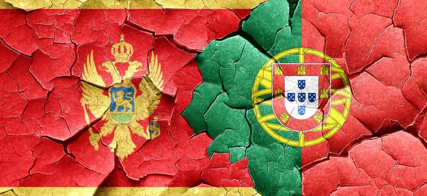 Montenegro-Flagge mit portugiesischer Flagge an einer Grunge-Risswand — Stockfoto