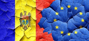 Moldova bayrağı bir grunge Avrupa Birliği bayrağı ile duvar kırık