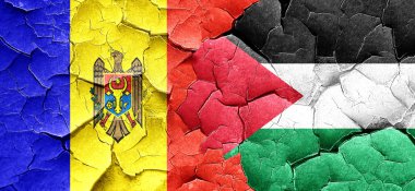 Moldova bayrağı bir grunge Palestine bayrağı ile duvar kırık