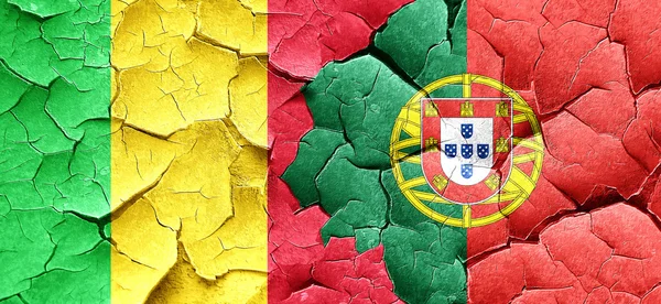 Прапор малі з Португалії прапор на за гранж тріщинами стіни — стокове фото