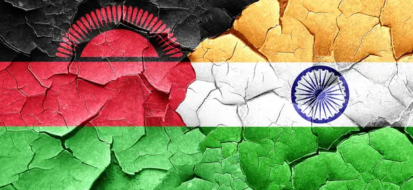 Vlajka Malawi s Indie vlajku grunge popraskané zdi — Stock fotografie