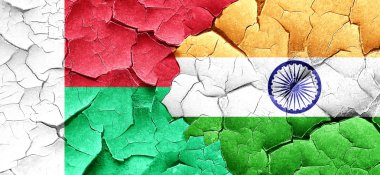 Madagaskar bayrağı bir grunge Hindistan bayrağı ile duvar kırık