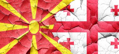 Makedonya bayrak bir grunge Georgia bayrağı ile duvar kırık