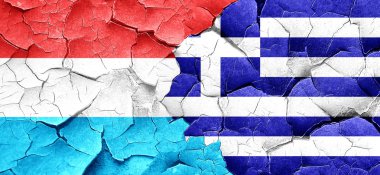 Lüksemburg bayrağı bir grunge Yunanistan bayrağı ile duvar kırık