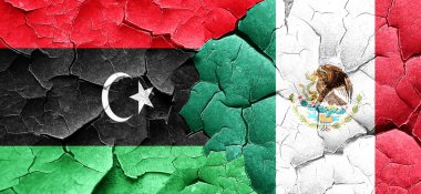 Libya bayrağı bir grunge Meksika bayrağı ile duvar kırık