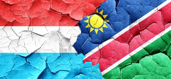 Lucembursko vlajka vlajka Namibie na grunge popraskané zdi — Stock fotografie
