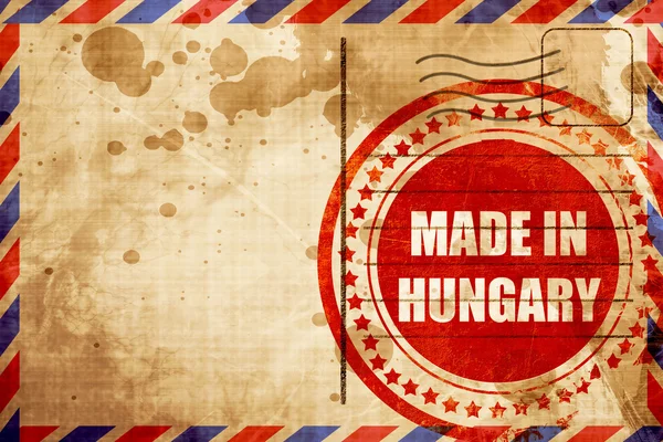 Gemaakt in Hongarije, rode grunge stempel op een luchtpost achtergrond — Stockfoto