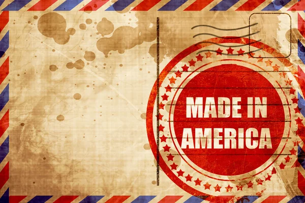 Made in America, roter Grunge-Stempel auf Luftpost-Hintergrund — Stockfoto