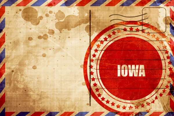 Iowa, sello grunge rojo en un fondo de correo aéreo — Foto de Stock