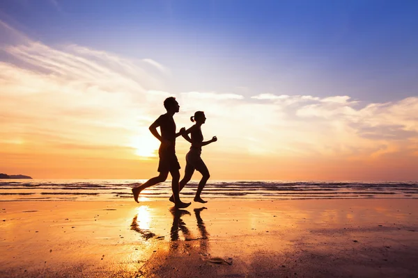 Zwei Personen beim Joggen — Stockfoto