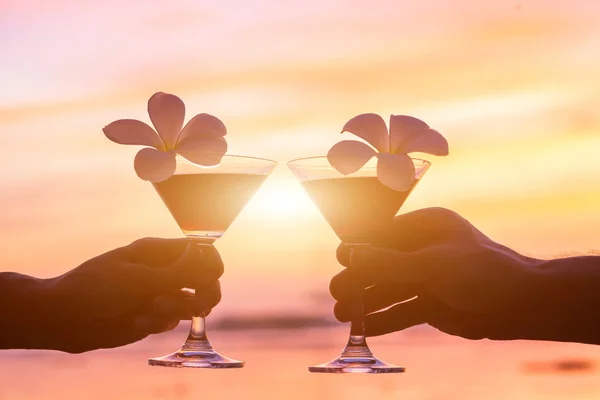 Cocktail tropicali in spiaggia — Foto Stock