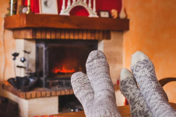 Feet of couple near fireplace — Stock Photo, Image