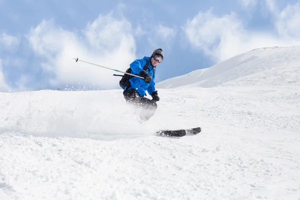 Esquiador y hermoso paisaje —  Fotos de Stock