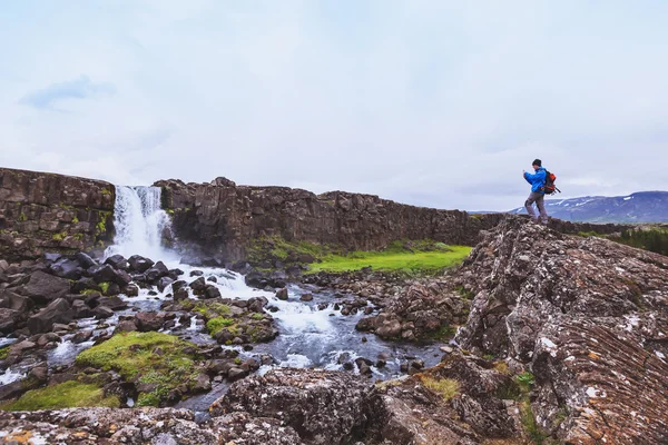 Backpacker Gezgin alarak fotoğraf — Stok fotoğraf