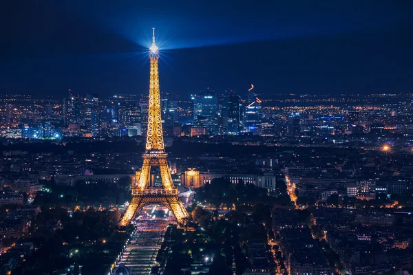 Osvětlené Eiffelova věž — Stock fotografie