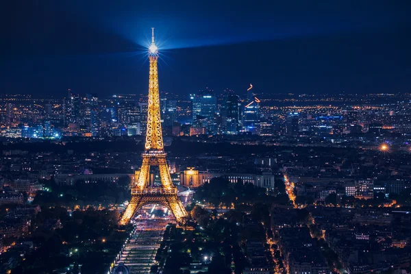 Torre Eiffel iluminada — Foto de Stock