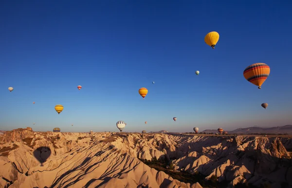 Krajina s horkovzdušnými balóny — Stock fotografie