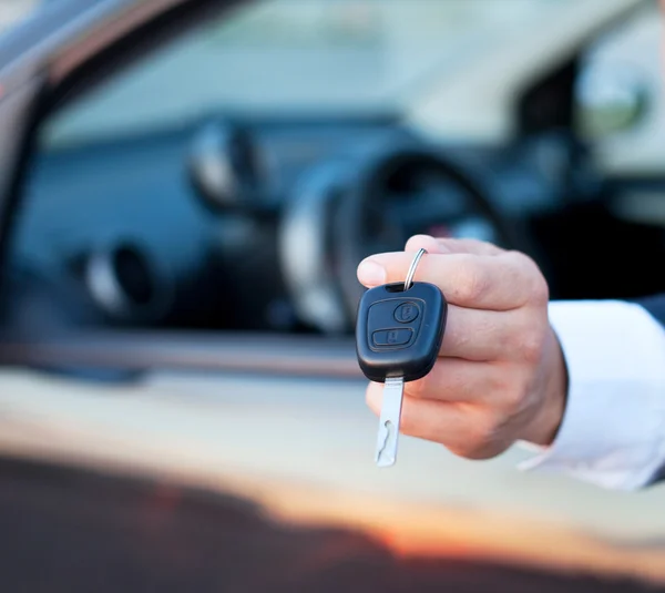 Car keys in the hand — Stock Photo, Image