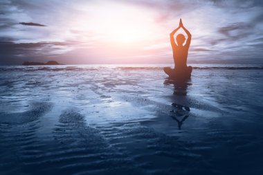 Yoga yapan kadın