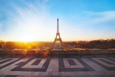 güzel Paris gündoğumu